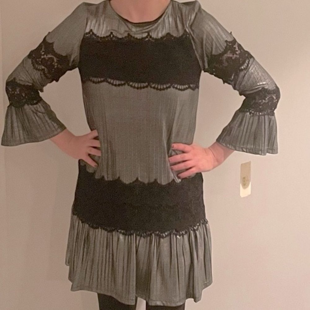 GBGirls Jrs XL—Long Sleeve Black Lace & Silver Dress